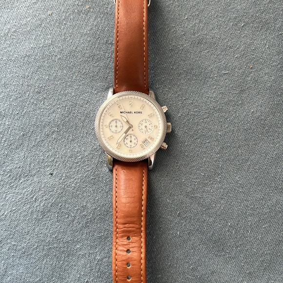 Michael Kors Watch - Picture 3 of 8